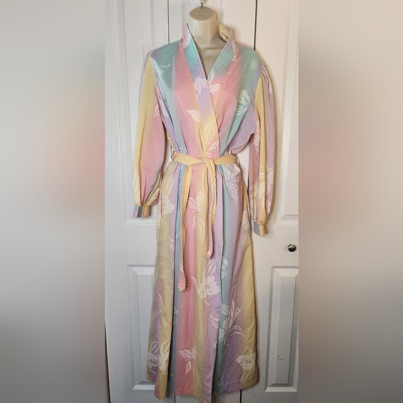 evelyn pearson Other - Evelyn Pearson vintage 1970s bathrobe robe pastel Hawaiian grandma medium